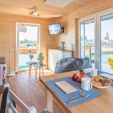 Дом отдыха Hausboot Smaragd Mit Grossem Sonnendeck Und Inklusive Waeschepaketen Барт