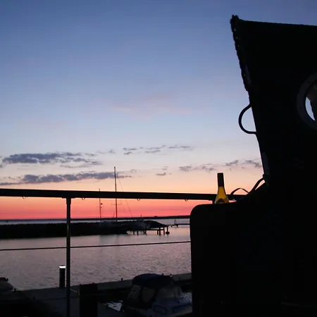 Дом отдыха Hausboot Smaragd Mit Grossem Sonnendeck Und Inklusive Waeschepaketen *